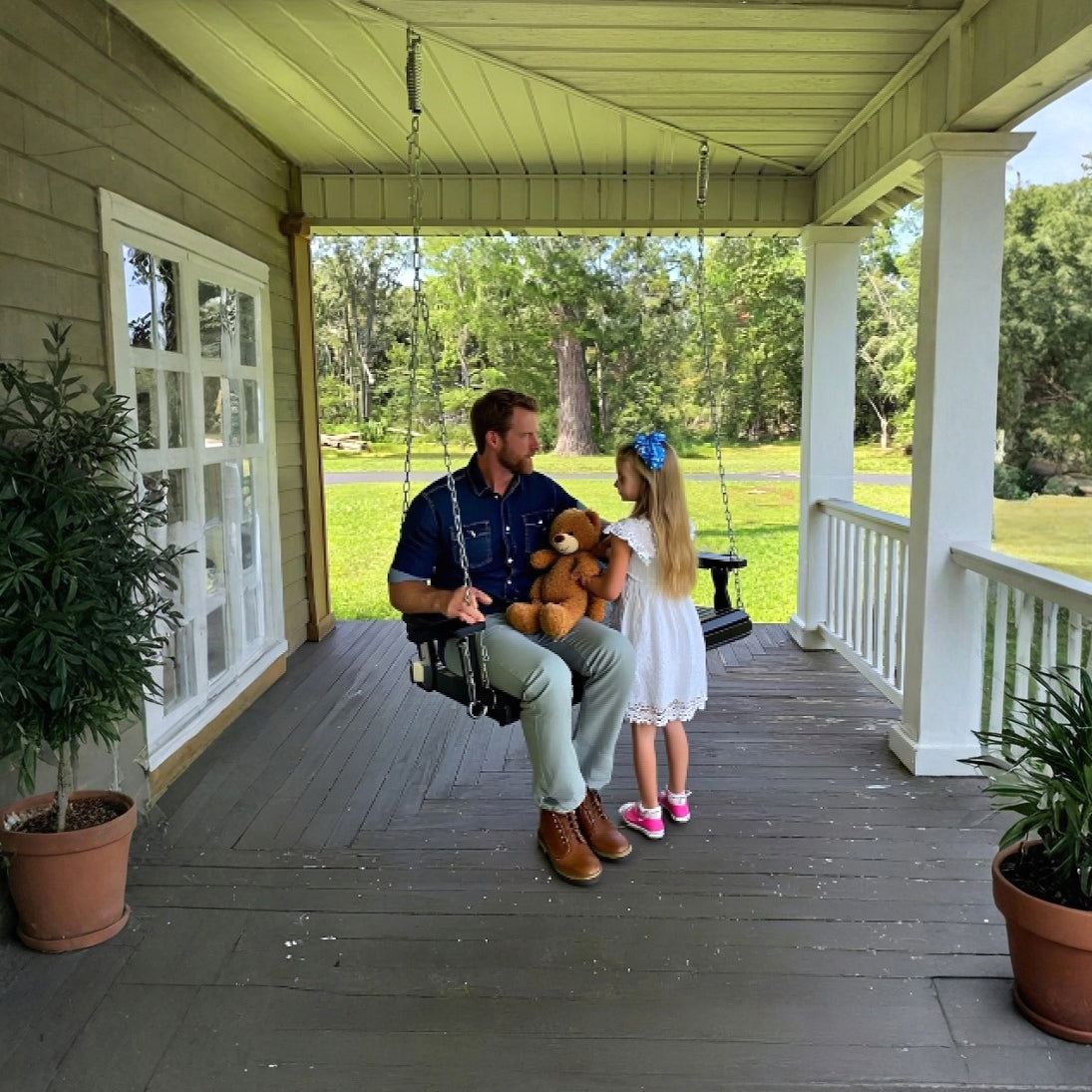 Fortune Candy Wooden Porch Swing 2-Seater Extra Large, Ergonomic Seat, Bench Swing with Hanging Chains, for Outdoor Patio Garden Yard (Deep Brown)